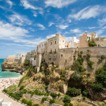 scogliera di Polignano a mare