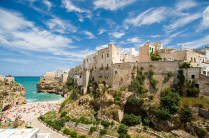 scogliera di Polignano a mare